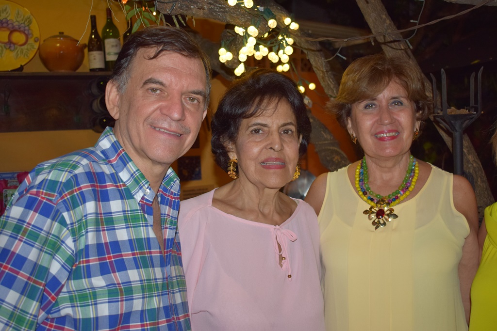 José Ricardo Falla, Clemencia Pastrana de Falla, Gloria Mardini de Falla y Nubia Vásquez.